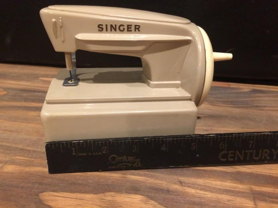 Vintage Singer Trimhandy Child’s Paper Cutting Cutter Machine Sewing sewhandy