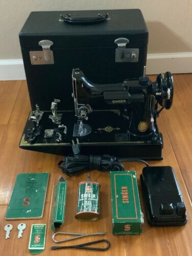 Vintage Singer Featherweight 221 1952 sewing machine With Case Accessories