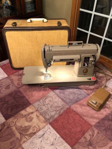 1954 Singer 301A Slant Needle Long Bed Sewing Machine w/ Case - Good Working!!