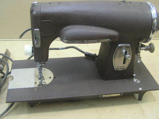 VINTAGE SEARS KENMORE METAL SEWING MACHINE, MODEL 117-959