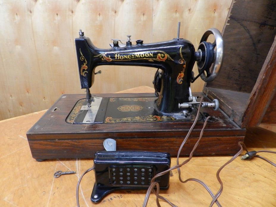 RARE !! VINTAGE ORNATE HONEYMOON SEWING MACHINE WITH FOOT PEDAL AND WOOD CASE