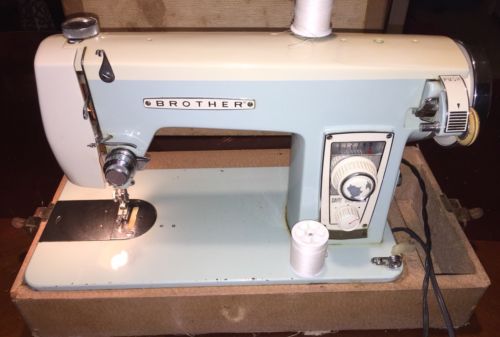 Heavy Duty vintage Brothers model 280 sewing machine! With Original Wooden Case