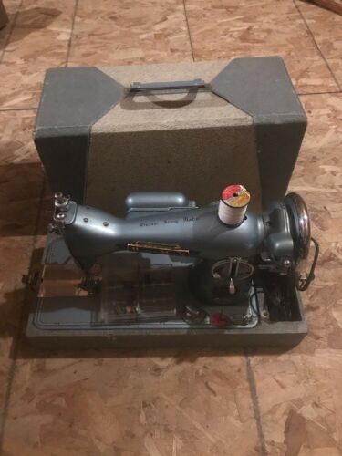 Vintage Home Mark  Brecision sewing machine
