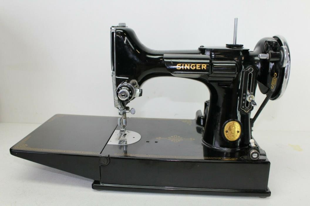 SINGER TRUE VINTAGE SEWING MACHINE CENTENNIAL MODEL 221-1, OPERATES, BLACK/GOLD
