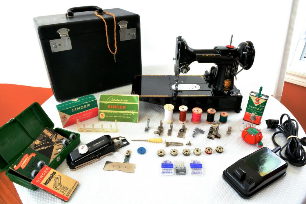 Singer Featherweight 222K Sewing Machine  W/Case