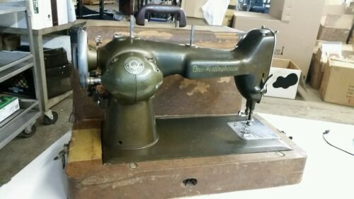 Vintage  FREE-WESTINGHOUSE 1930s Style 956228-E Sewing Machine w/Attachments