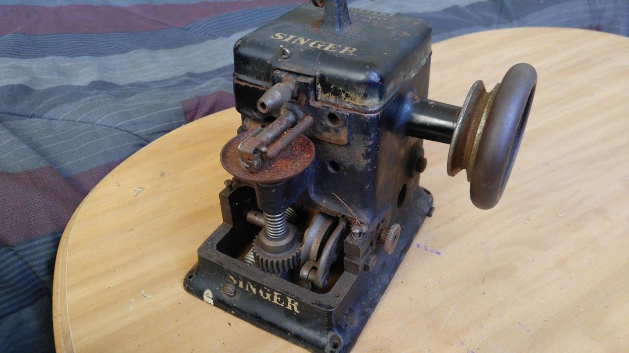 Nice Vintage Rare Singer Model 176-11 Fur / Game Sewing Machine *Repair - Black
