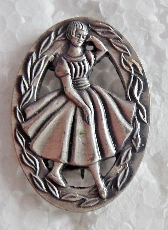 Vintage Singer Young Style-maker Contest Qualifiers Award Pin