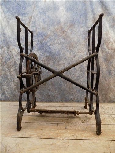 Treadle Sewing Machine Cast Iron Base Industrial Age Table Singer Steampunk no