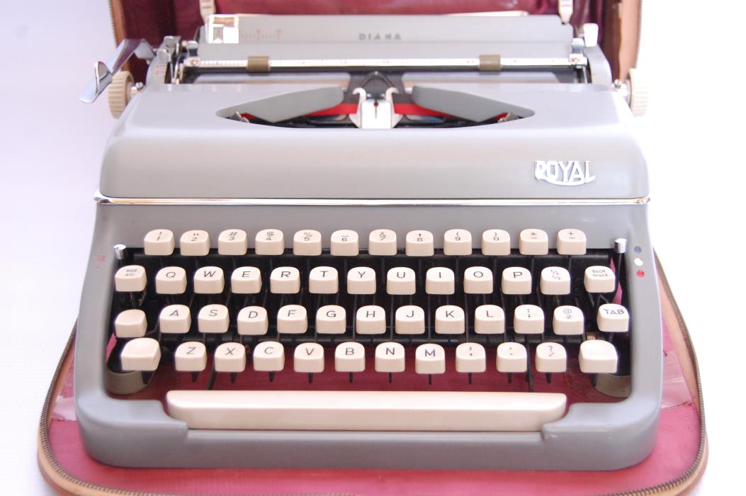 Royal Diana Vintage Typewriter Gray w Case Working 1960 Made in Holland