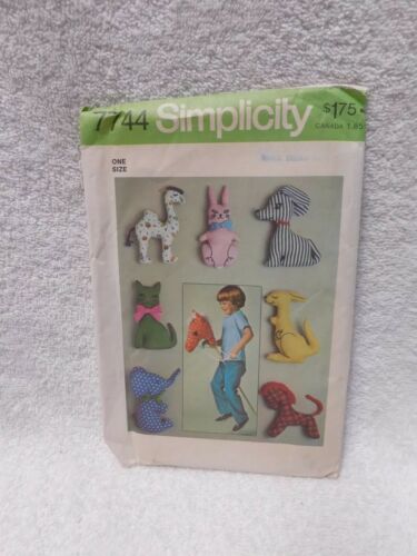 Simplicity 7744 Set Of Stuffed Toys Sewing Pattern Vintage