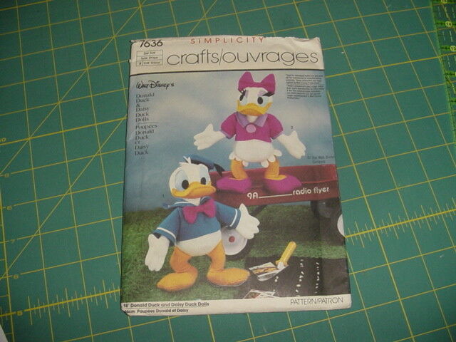 Donald Duck & Daisy Dull dolls 18