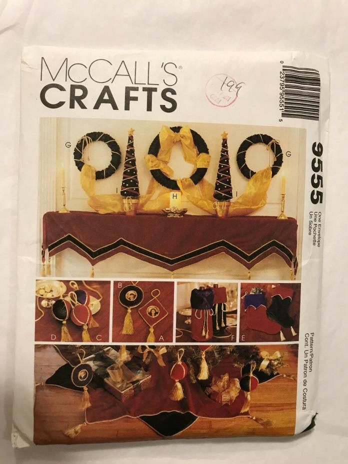 McCall's Sewing Pattern Christmas Decorating 9555 Uncut Mantle Tree Skirt Wreath