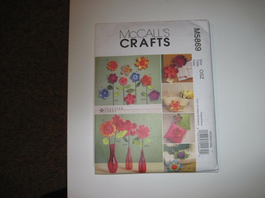 McCall's Crafts M5869 with patterns for making flowers