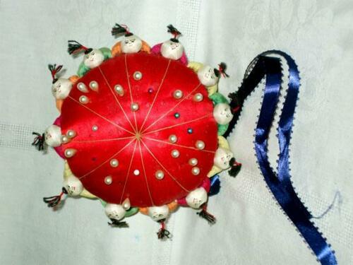 VINTAGE SILK ASIAN PEOPLE CHINESE TOMATO PIN CUSHION SEWING NOTION WITH PINS