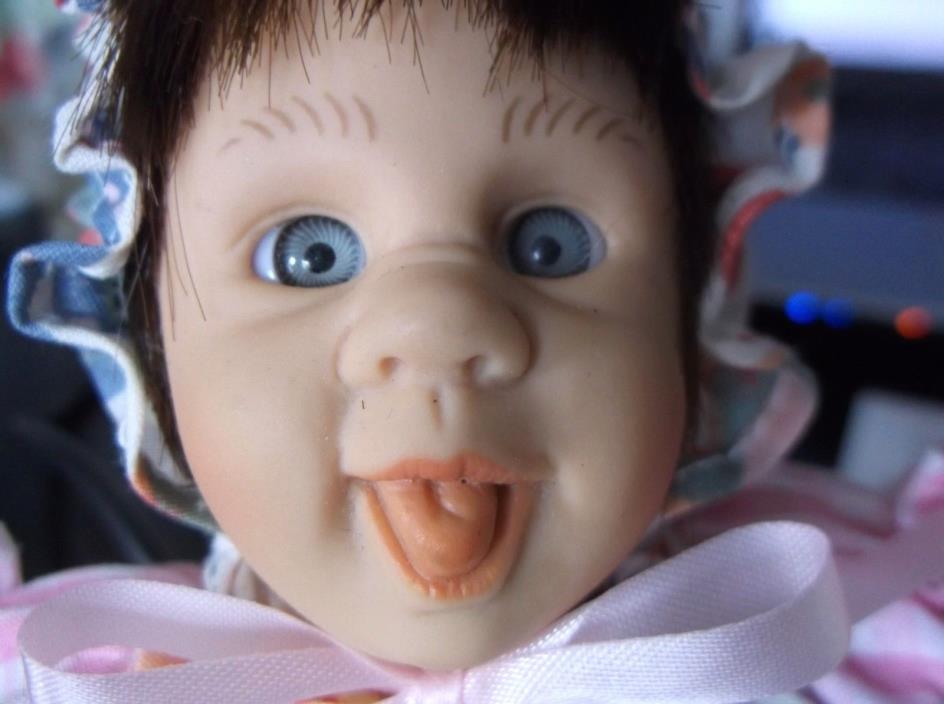 BEAUTIFUL EXPRESSION DOLL HAPPY FACE BABY -  EXCELLENT