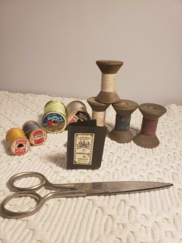 Lot of Vintage Thread and Wooden Spools and Needles