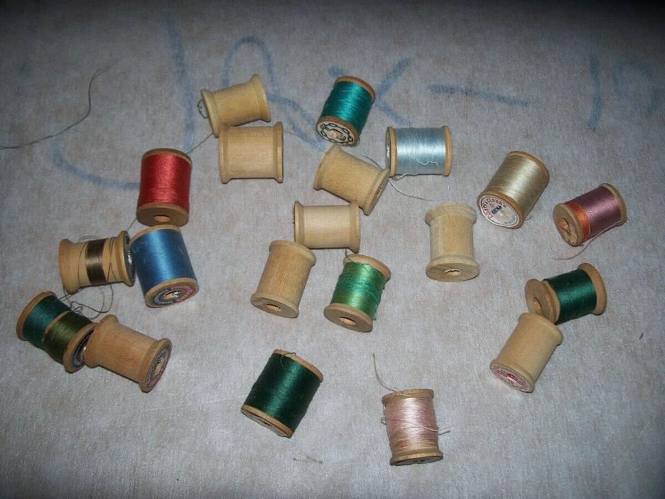 Vintage lot 20 small Wooden Spools