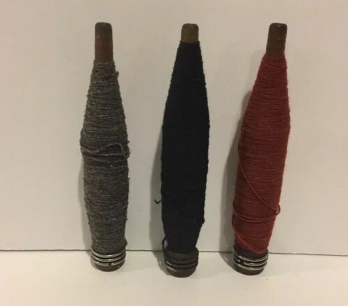 VINTAGE PRIMITIVE SET OF 3 WOOD SPOOL SEWING YARN/WOOL THREAD BOBBIN SPINDLES