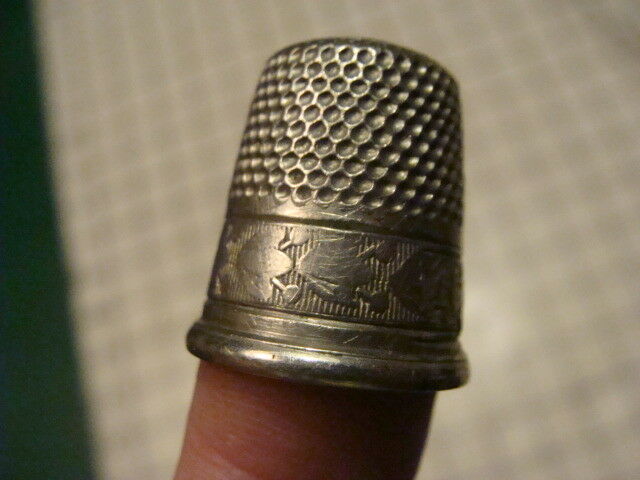 ANTIQUE SIMONS BROTHER CO SBC NICKLE SILVER THIMBLE SIZE 9 USA IVY LEAF DESIGN 2