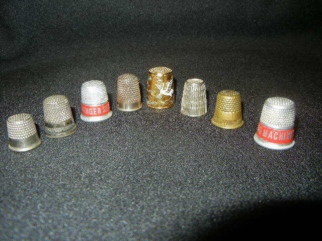VINTAGE SEWING THIMBLES SINGER SILVER BRASSGOLD TONE LOT OF EIGHT (8) ASST SIZES