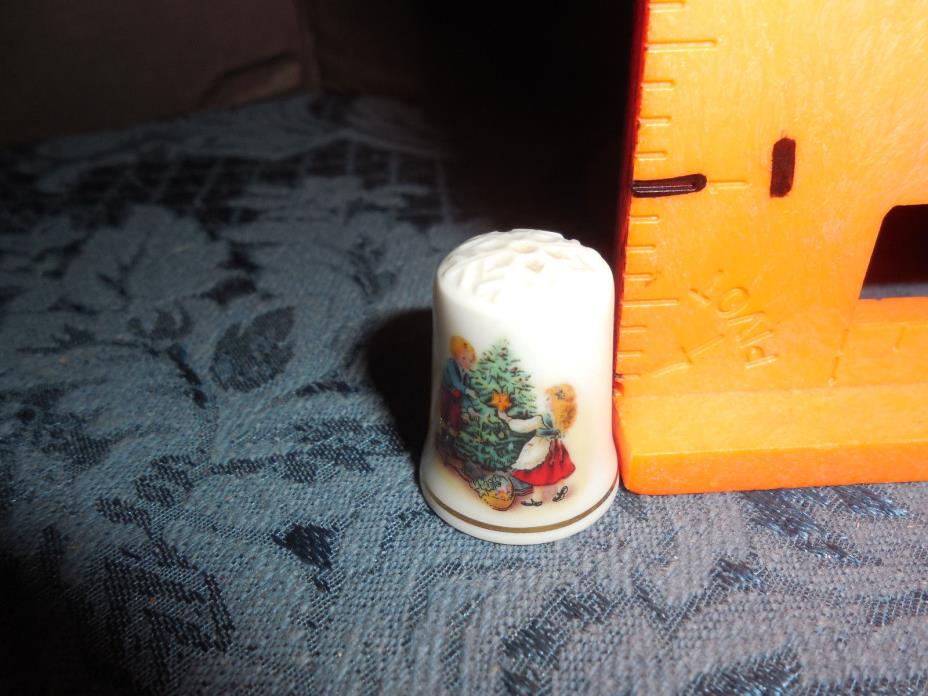 AVON THIMBLE CHRISTMAS  1982 GIRL DECORATING A TREE EUC