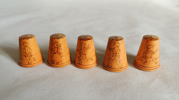 5 Wooden Thimbles.. Pyrography Scottish Children Games.. Vintage Handmade