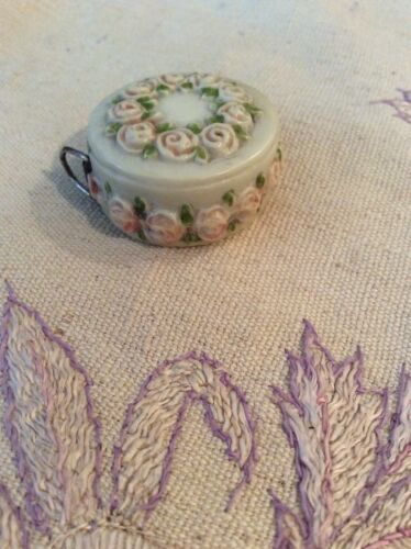 ANTIQUEVTG Celluloid TAPE MEASURE~FIGURAL “CAKE ROSES” NOVALITY~SEWING~WORKING