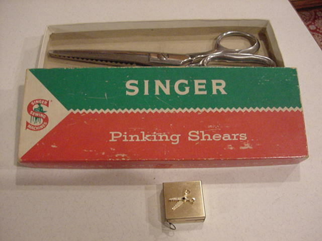 Vintage Singer Pinking Shears Scissors In Box & dressmaker tailor measuring tape