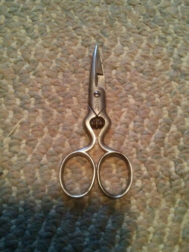 044 Vintage Blue Ribbon Cut Co. Scissors Small Made in Germany Notched Blade