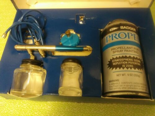 Badger Deluxe Set 200 Single Action Internal Mix Air Brush & Accessories