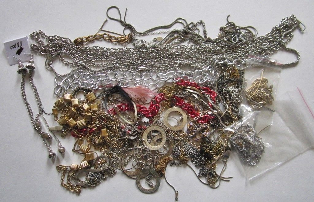 One Pound Collection of Various Chains Lot X2