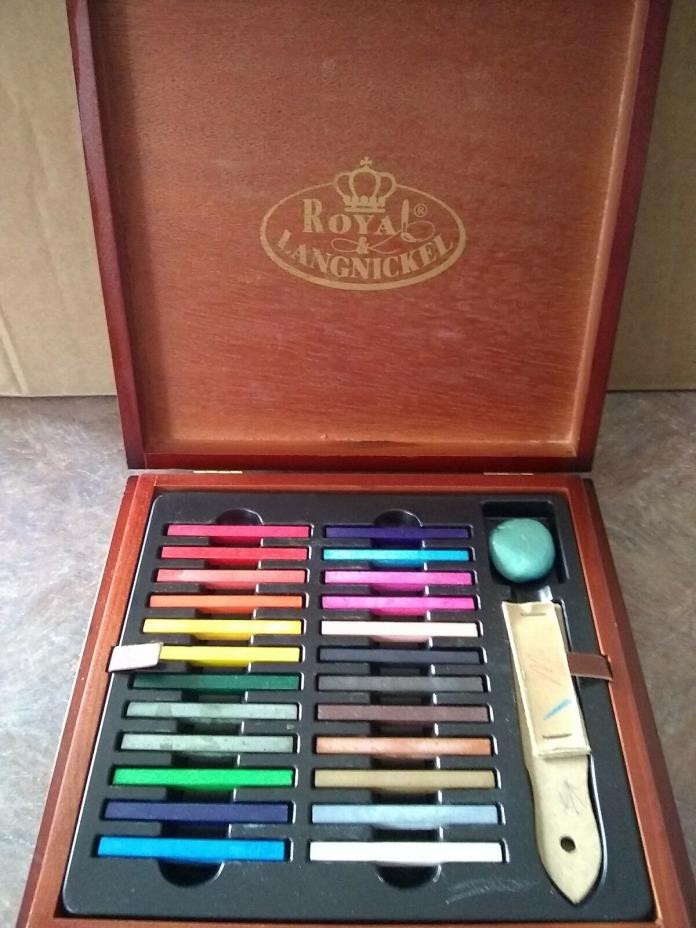 Royal & Langnickel RSET-DRAW1600 Premier drawing pencil wooden box set