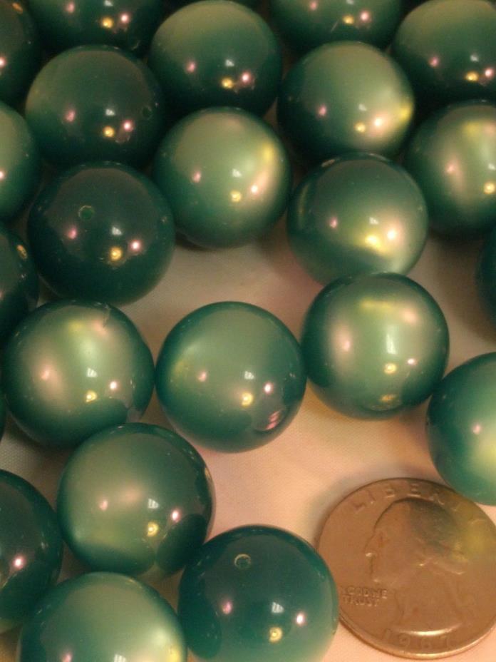 18mm Vintage Christmas Green Plastic Iridescent Round Beads #17