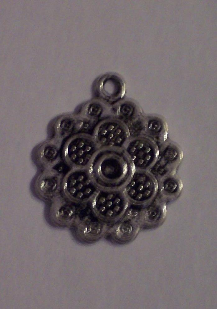 (32) SILVER DOUBLE FLOWER CHARMS