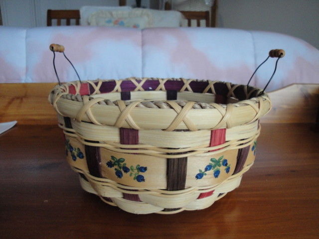 NICE BLUEBERRY BASKET WITH HANDLES - HANDMADE - GREAT FOR A FRUIT BASKET