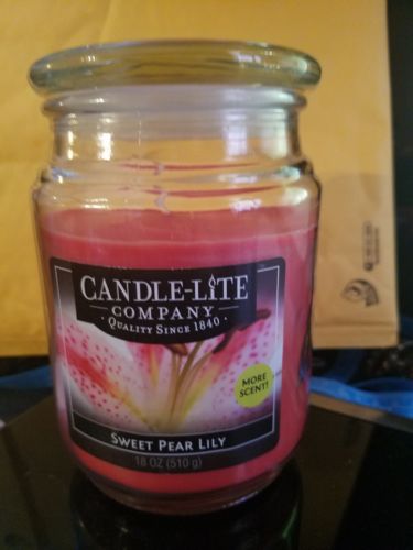 Candle-lite 3297024 18 Oz Sweet Pear Lily Terrace Jar Candle