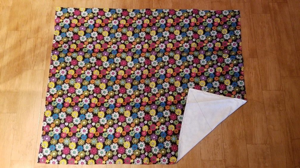 Handmade Quilted Daisies Toddler/Baby double sided flannel blanket