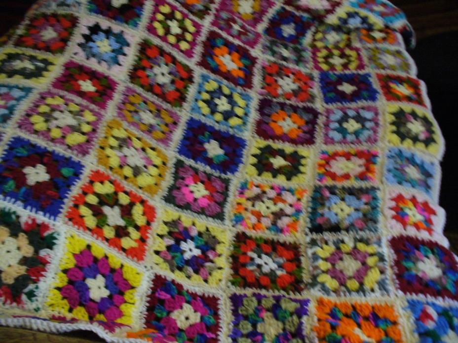 Vintage Crochet Afghan Granny Squares 73x51 inc handmade ex condition.