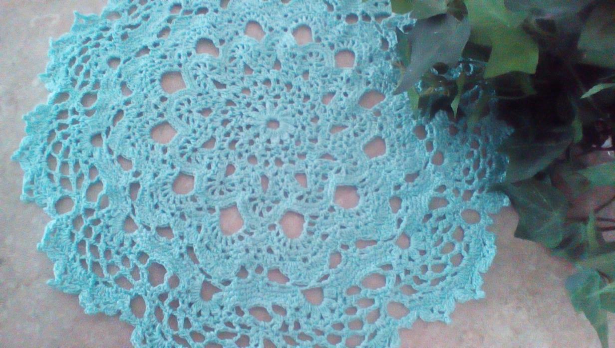 BLUISH/GREEN DOILY 10 1/2 HOME DECOR CRAFTS