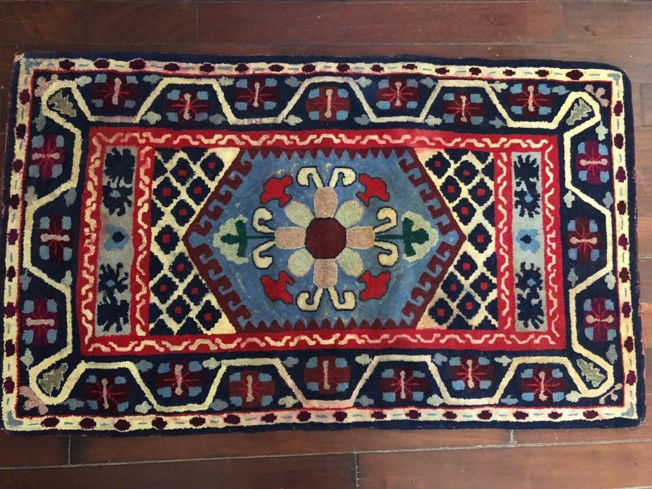 ANTIQUE FOLK ART HAND HOOKED 100% WOOL PRIMITIVE HAND HOOKED RUG ON BURLAP