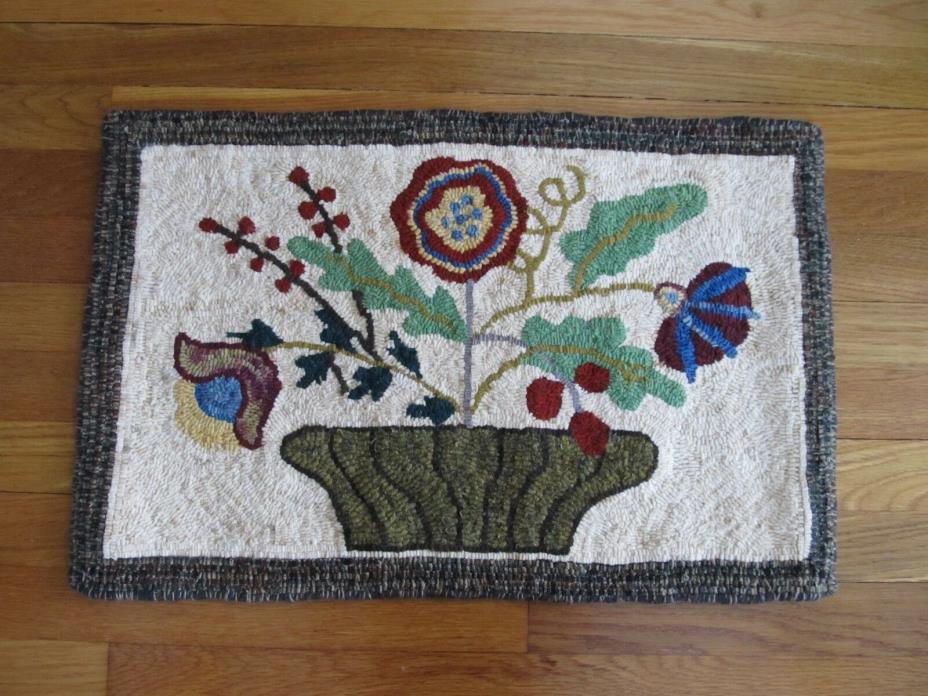 HAND HOOKED WOOL RUG 15