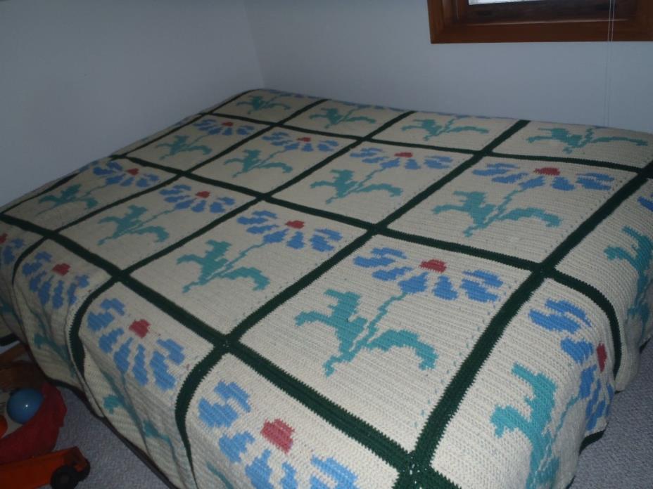 RARE VINTAGE HAND CRAFTED CROCHETED BED COVER FITS QUEEN SIZE BED 105