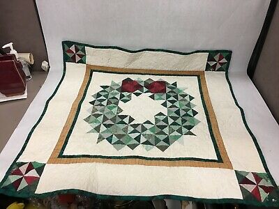 HAND SEWN AND QUILTED CHRISTMAS WREATH WALL HANGING QUILT 1996