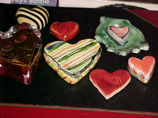 LOT of 7 HEARTS ORNAMENTS PAPERWEIGHT GLASS AND CERAMIC  622