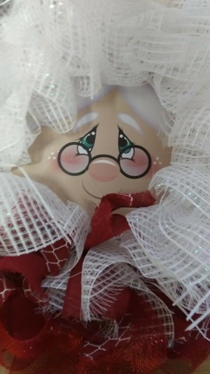 Handmade Wreaths.Mrs Clause