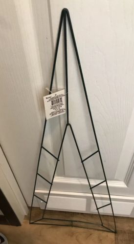 Darice Inc. Flat Work Wreath Wire Frame Triangle