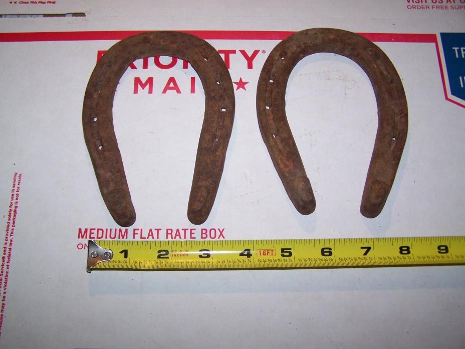 OLD HORSE SHOES RUSTIC AMERICANA WALL DECOR CRAFT SUPPLIES {2}