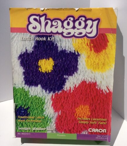 CARON Latch Hook Kit - Shaggy Flowers  - Small 12x12 W Box & Tool SGY 011