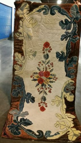 A GORGUES AMERICAN HOOKED RUG